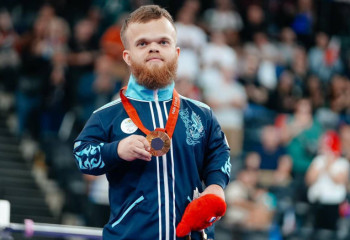Паралимпиаданың екі дүркін чемпионы Давид Дегтярев кім?