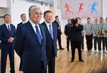 Токаев посетил физкультурно-оздоровительный комплекс в Костанае