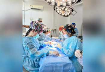 В Алматы девочке-подростку удалили шестой палец на ноге