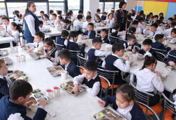 В Алматы создают комиссию для контроля питания в школьных столовых