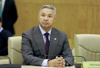 «Парламентте жұмыс істеуге мүмкіндік бердік». Перуашев экс-депутат Садықов туралы айтты