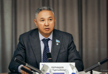 Депутат Азат Перуашев қамауға алынған орынбасары жайлы мәлімдеме жасады