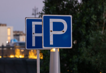 В Алматы для электрокаров теперь бесплатная парковка