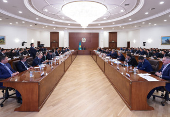 Олжас Бектенов ірі бизнес өкілдерімен экономика мәселелерін талқылады