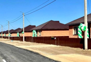 Новые дома за 100 дней: жилье выдали пострадавшим от паводка Есильского района Акмолинской области