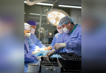 В Алматы нейрохирурги 7 Горбольницы внедрили малоинвазивные операции на позвоночнике с ретракторной системой