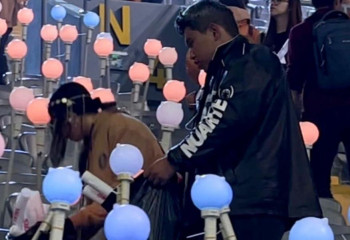 Димаштың елордалық жанкүйерлері концерттен кейін стадионды қоқыстан тазартты