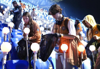 Убравшие за собой мусор столичные фанаты Димаша восхитили Казнет