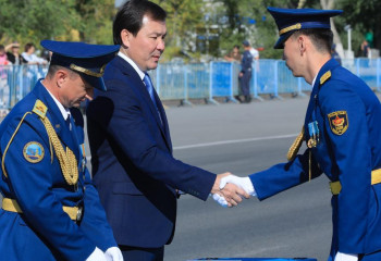 В военном институте в Актобе состоялся 27 выпуск офицеров-авиаторов