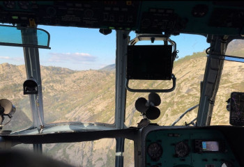 Тушить пожар в горах: летчики в ВКО отработали тушение в труднодоступной местности