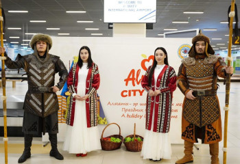 Алматы халықаралық әуежайында шетелдік туристерді қалай қарсы алды