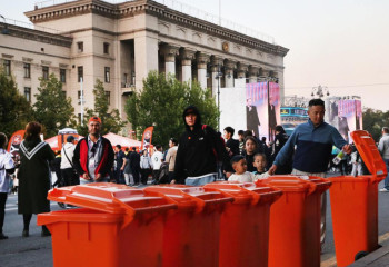 Алматыдағы мерекелік концерт қонақтары қоқысты жинап кетті