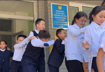 Учебная тревога в школе: сотрудники ДЧС ВКО провели профилактику в учреждениях образования