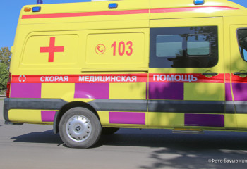 Женщина с ребенком пострадали из-за падения кабины аттракциона в парке Караганды