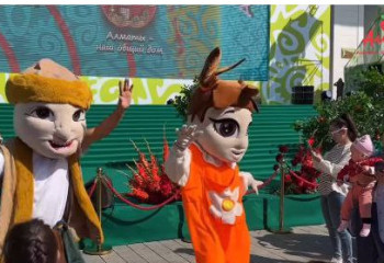 Алматыда қуыршақтар шеруі өтті