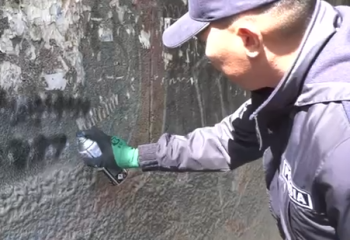 Тысячи алматинцев приняли участие в борьбе с наркорекламой, закрасив граффити на улицах города