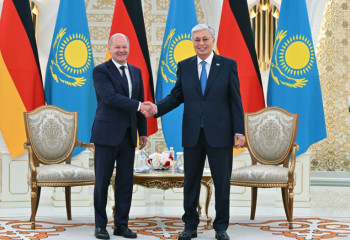 Касым-Жомарт Токаев и Олаф Шольц провели переговоры в узком составе