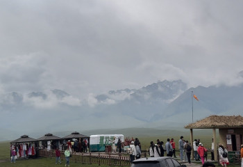 «Күн астындағы мекен»: Қытайдағы қазақ жайлауы туристердің сүйікті орнына айналған