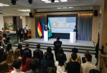 Olaf Scholz meets with students of Maqsut Narikbayev University