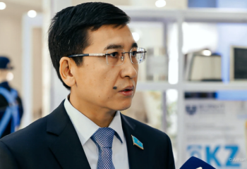 «Хаосқа айналады». Асхат Аймағамбетов Павлодарда сабақ уақытын қысқартқандар туралы айтты