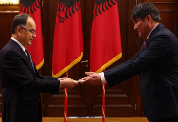 Посол Казахстана вручил верительные грамоты Президенту Албании