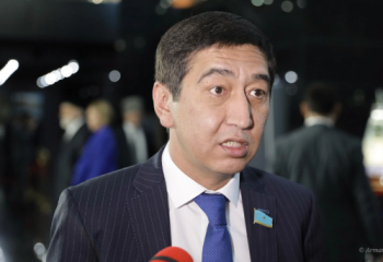 «Мемлекеттік тілімізді қорламаңыздар»: Ринат Зайытов вице-министрге ескерту жасады