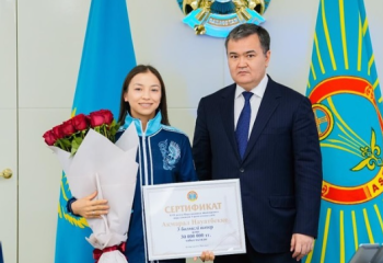 «Үш бөлмелі пәтер, 30 млн теңге»: Астана әкімі Паралимпиада жүлдегерлерін марапаттады