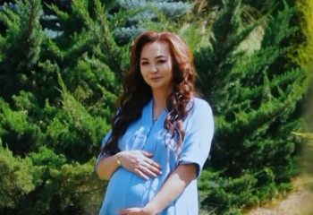 Мейрамбек Беспаевтың әйелі үшінші баласына жүкті екенін айтты