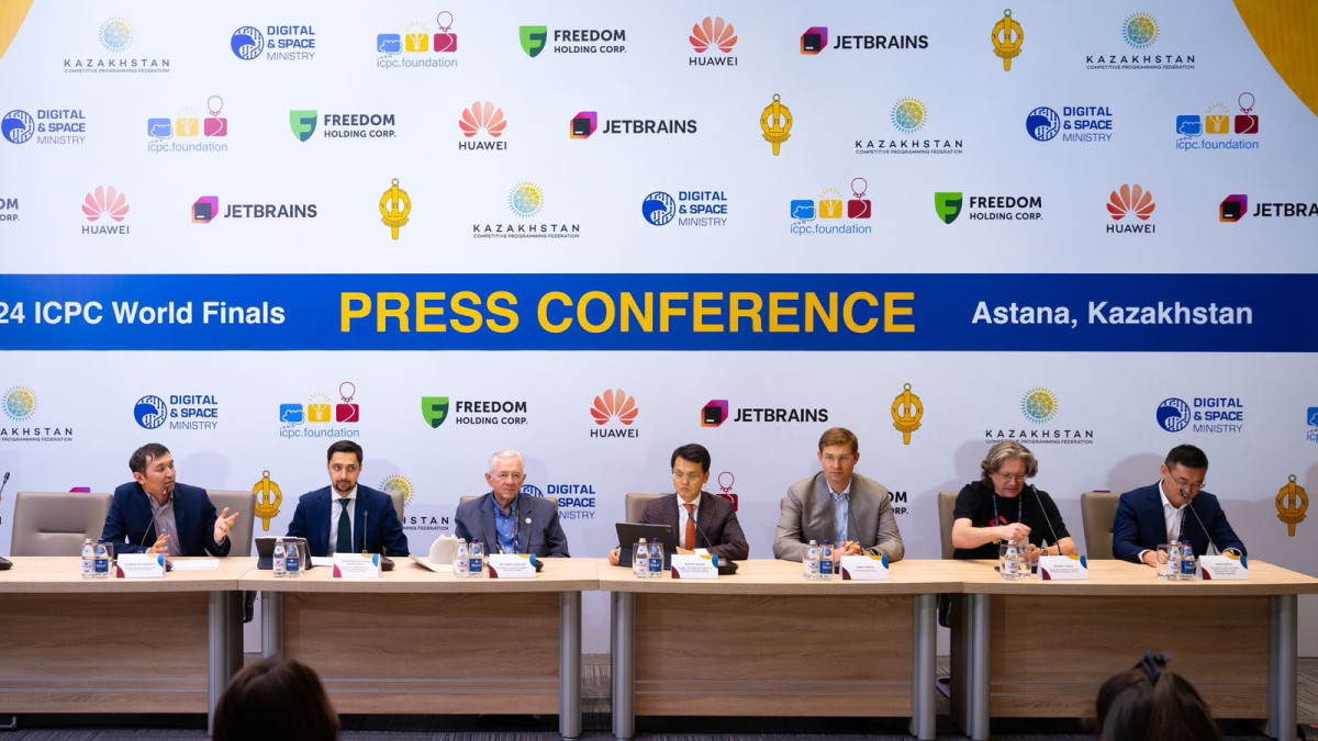  Сайт Международной федерации спортивного программирования 