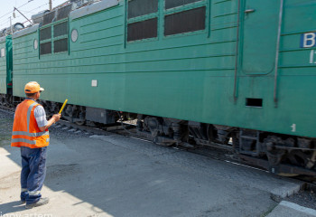 Мужчина попал под поезд и погиб в Шымкенте