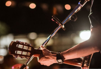 Әсем әнге әркімнің бар таласы...