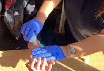 Көкшетауда әткеншекке мінген оқушы қыз жарақат алды