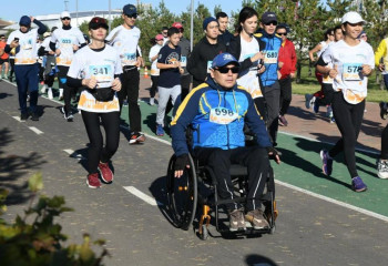 Елордадағы Ботаникалық бақта әуесқойлардың күзгі жүгірісі өтті