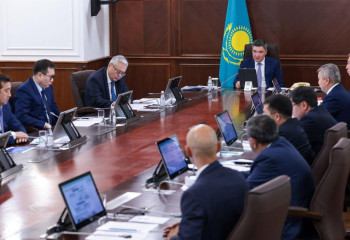 Олжас Бектенов агробизнес өкілдерімен ауыл шаруашылығын қолдау шараларын талқылады