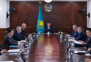 Olzhas Bektenov orders to continue hotlines to respond to possible questions of citizens on housing restoration