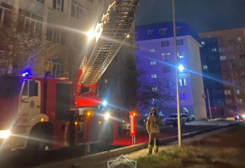 Женщина сгорела в крупном пожаре в Атырау
