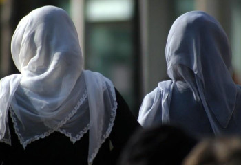 Жоғарғы сот хиджабтағы оқушы қыздардың құқығын қорғады