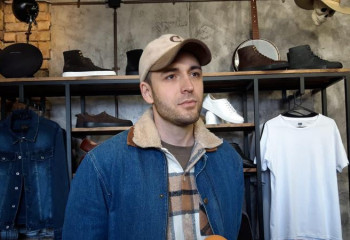 Карагандинец взял кредит и наладил производство обуви ручной работы