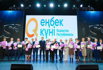 Астанада «Еңбек күні» мерекесіне орай еңбек үздіктері марапатталды