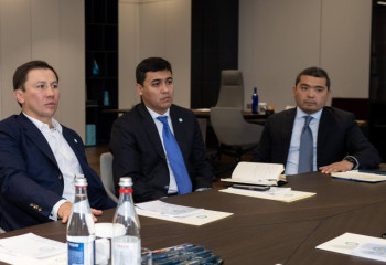 Геннадий Головкин Қазақстан бокс федерациясының өкілдерімен кездесті