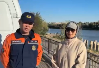 Атырауда жаяу жүргіншілер көпірінен суға секірген адам құтқарылды