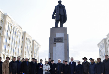 Государственный советник принял участие в церемонии открытия памятника Мухтару Ауэзову