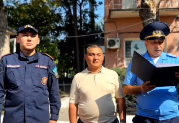 За службу и отвагу: пожарная часть №9 Шымкента провела коллегу на пенсию