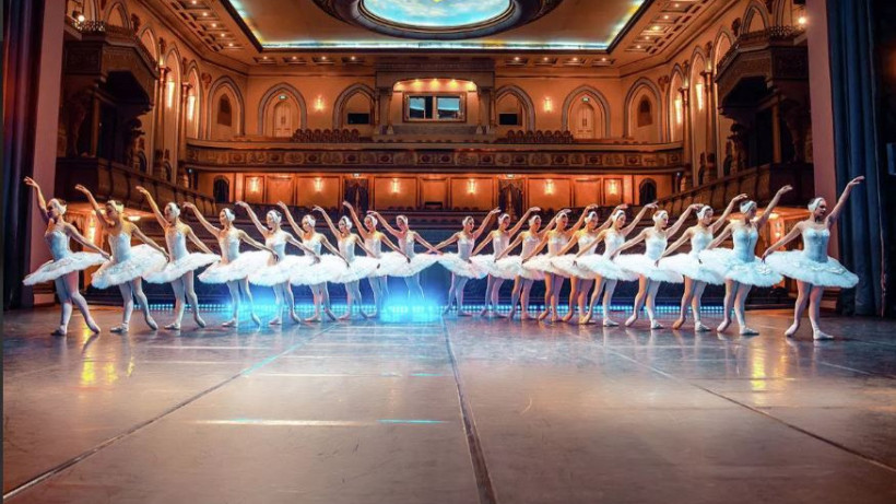  Абай атындағы опера және балет театры 