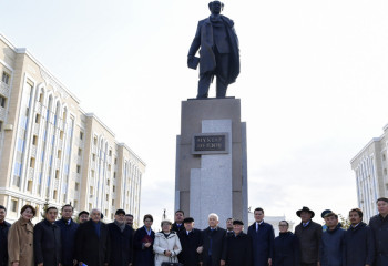 Астанада Мұхтар Әуезовке ескерткіш ашылды