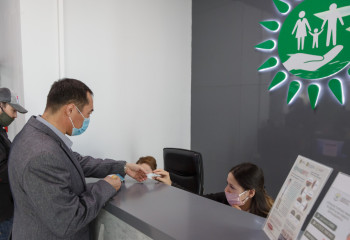 Шымкентте ХҚКО қызметкері бір топ адамды 180 миллион теңгеге алдаған