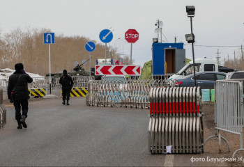 Китай временно закрывает автомобильные пункты пропуска с Казахстаном