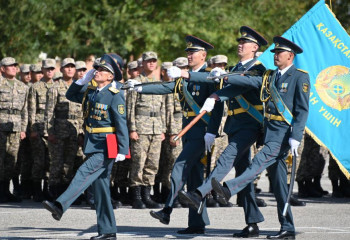 Боевое знамя вручили бригаде территориальной обороны города Шымкента