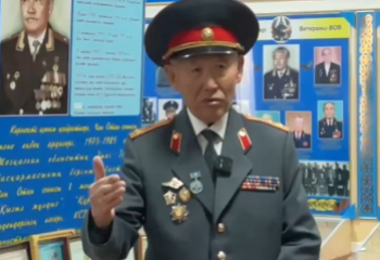 80 жастағы ардагер патрульдік полициямен бірге қоғамдық қауіпсіздікті қадағалайды