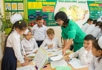 Мұғалімдерге гүл сыйлауға бола ма? Оқу-ағарту министрлігі жауап берді